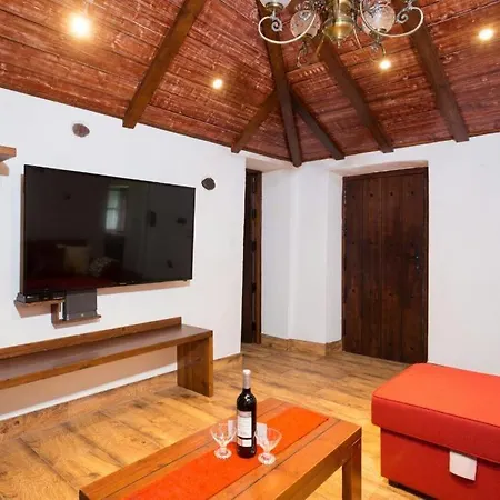 Traditional Canary In * Masca