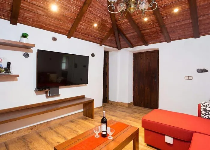 Traditional Canary In * Masca